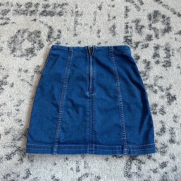Free people denim skirt  size 0 - Picture 2 of 3
